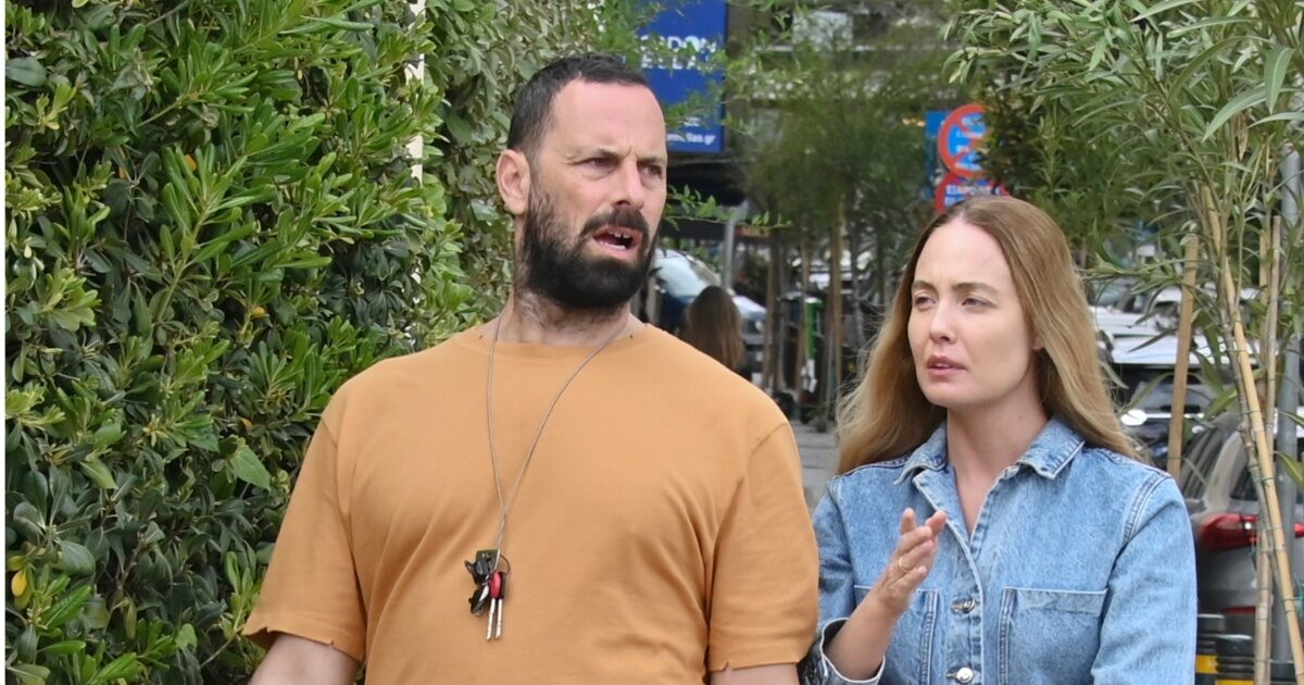 Αντωνία Καλλιμούκου – Νίκος Παραδείσης: Σπάνια δημόσια εμφάνιση στο κέντρο της Αθήνας – Φωτογραφίες