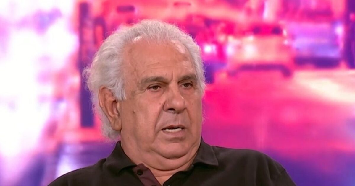 Κώστας Καζάκας: «Έβρισκα τα λόγια τελευταία στιγμή, ίδρωνα, πήγαινα και έλεγα ότι δε θέλω να ξαναπαίξω»