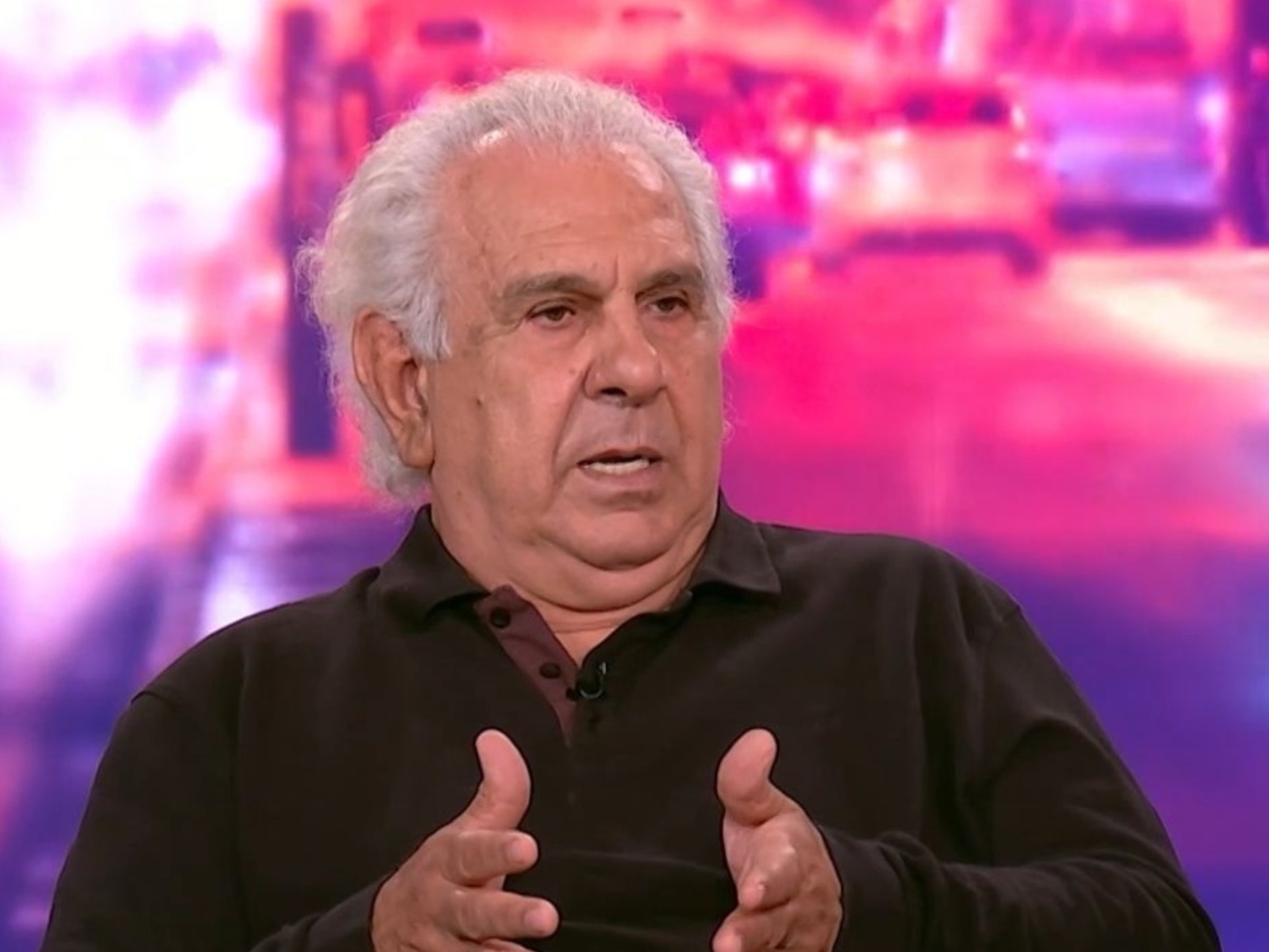 Κώστας Καζάκας: «Έβρισκα τα λόγια τελευταία στιγμή, ίδρωνα, πήγαινα και έλεγα ότι δε θέλω να ξαναπαίξω»