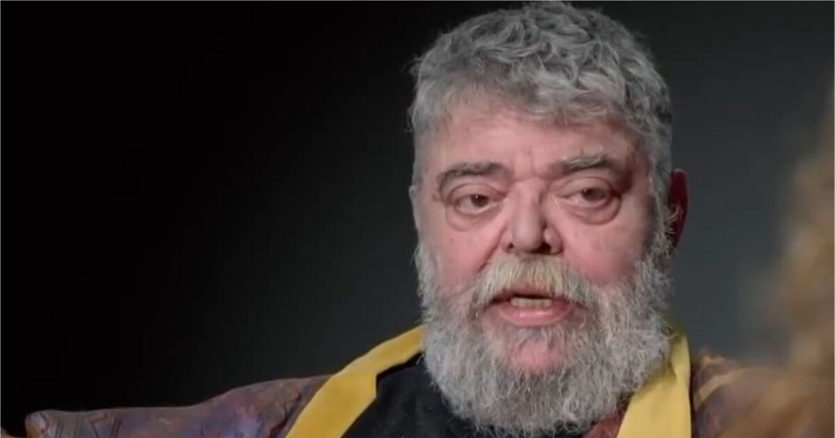 Σταμάτης Κραουνάκης: «Από μικρός ήμουν μπούγιαβλο με τα κιλά – Δεν έπινα ποτέ αλκοόλ, αλλά χαλάρωνα με τα γλυκά»