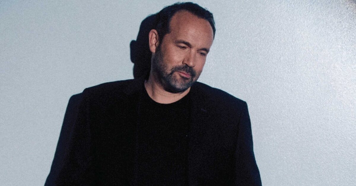 Κώστας Μακεδόνας στην Ταράτσα Λάμπέτη