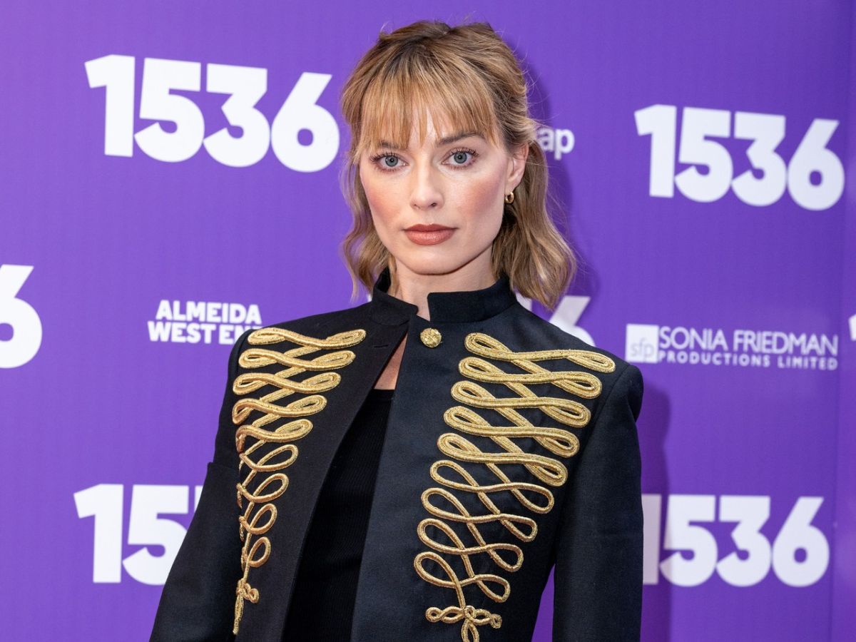 Margot Robbie: Το half-up χτένισμά της αποδεικνύει ότι το bob είναι τελικά ένα ευέλικτο κούρεμα