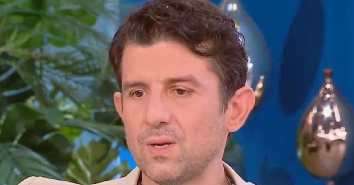 Μιχάλης Οικονόμου: Η εξομολόγηση για τον σύντροφό του – «Δυσκολευτήκαμε με το θέμα του παιδιού, όπως και κάθε οικογένεια»