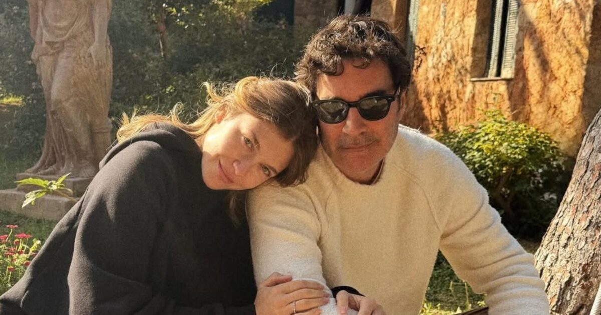Κλέλια Ανδριολάτου: Η φωτογραφία από το σκάφος δίπλα στον Χριστόφορο Παπακαλιάτη για τα γυρίσματα του Maestro