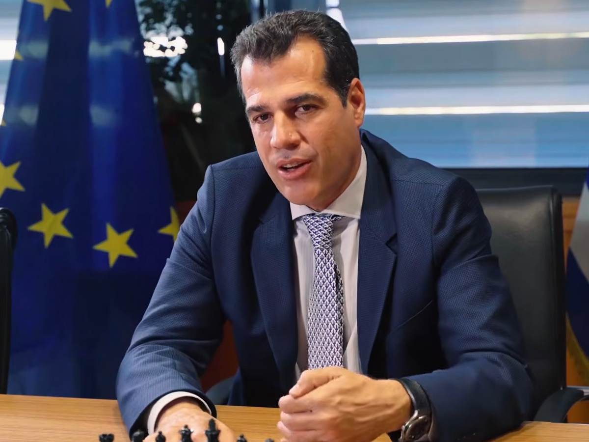 Θάνος Πλεύρης: «Έκανα μια επέμβαση με 20% πιθανότητες να επιβιώσω – Έλεγα να μην πεθάνω χωρίς να δω τα παιδιά μου»