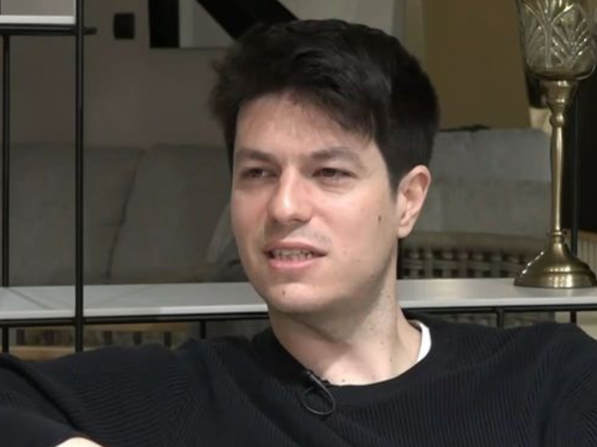 Χάρης Σαβαλάνος για Άννα Διαμαντοπούλου: «Η ενασχόληση της μητέρας μου με την πολιτική με επηρέασε»