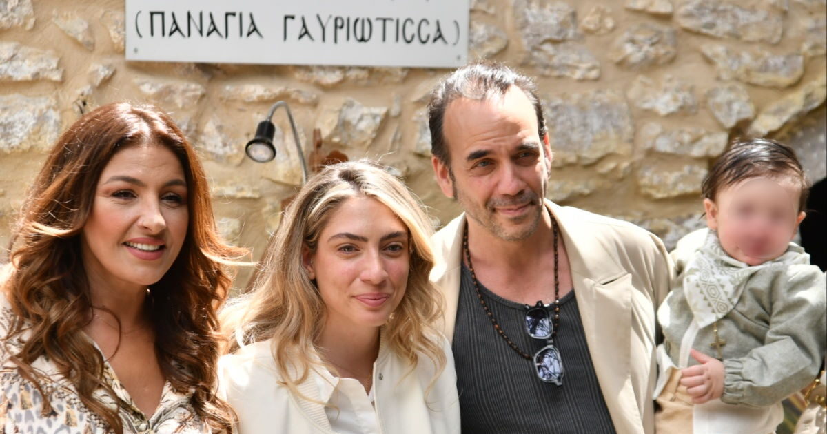 Πάνος Μουζουράκης – Μαριλού Κόζαρη: Όλα όσα έγιναν στην βάφτιση του γιου τους στη Φθιώτιδα – Αποκλειστικό βίντεο