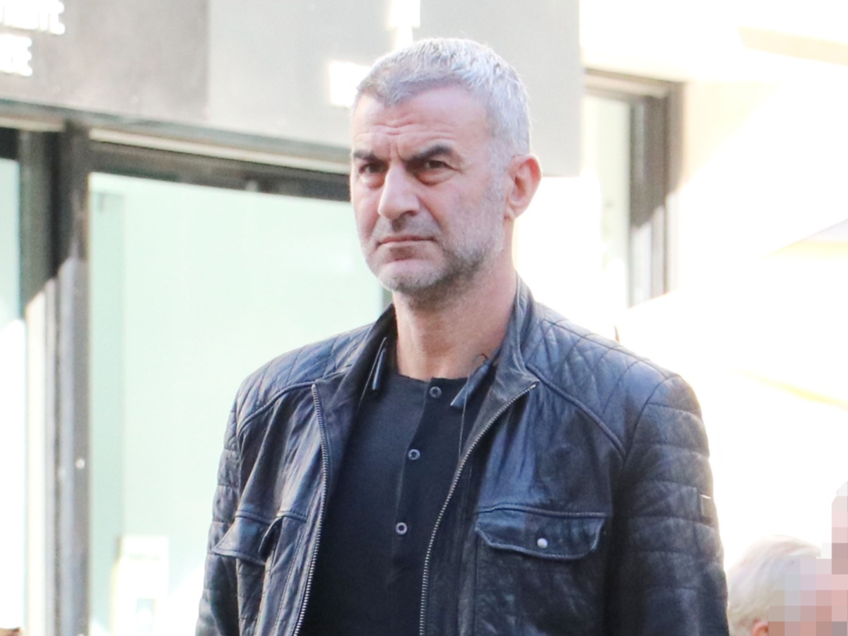 Γωγώ Μαστροκώστα: Η συγκινητική ανάρτηση – «Ο Τραϊανός Δέλλας έφευγε με την τελευταία πτήση για Αθήνα και επέστρεφε το πρωί άυπνος»