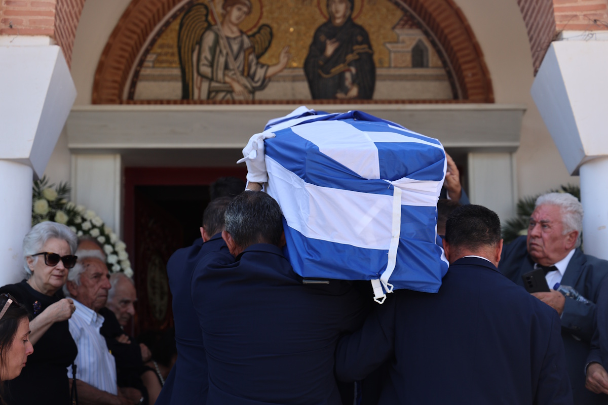 Γιώργος Σουφλιάς: Συγκλονισμένη η οικογένειά του στην κηδεία