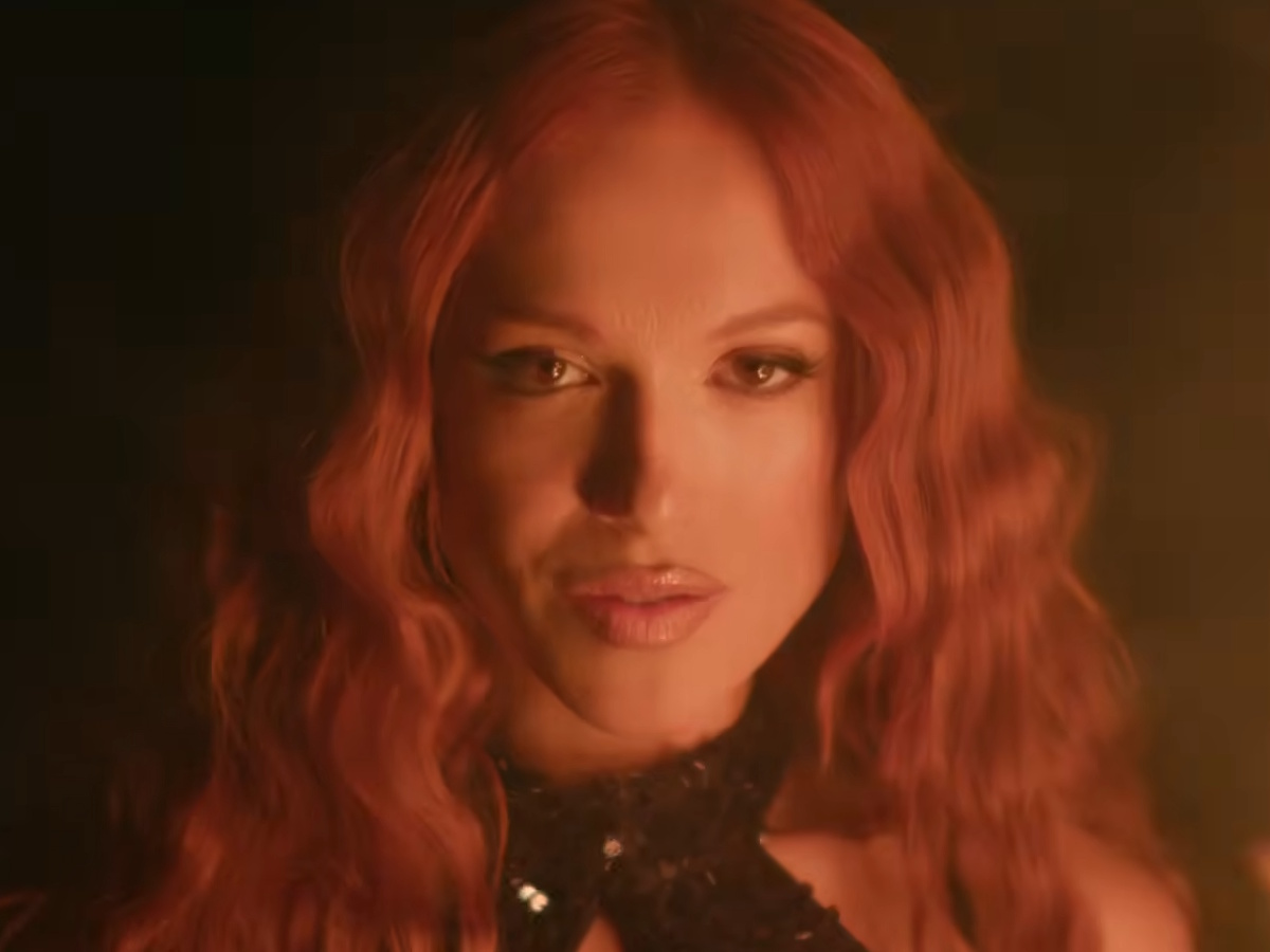 Τάνια Μπρεάζου: Το εντυπωσιακό νέο video clip και το ηχηρό μήνυμα που στέλνει