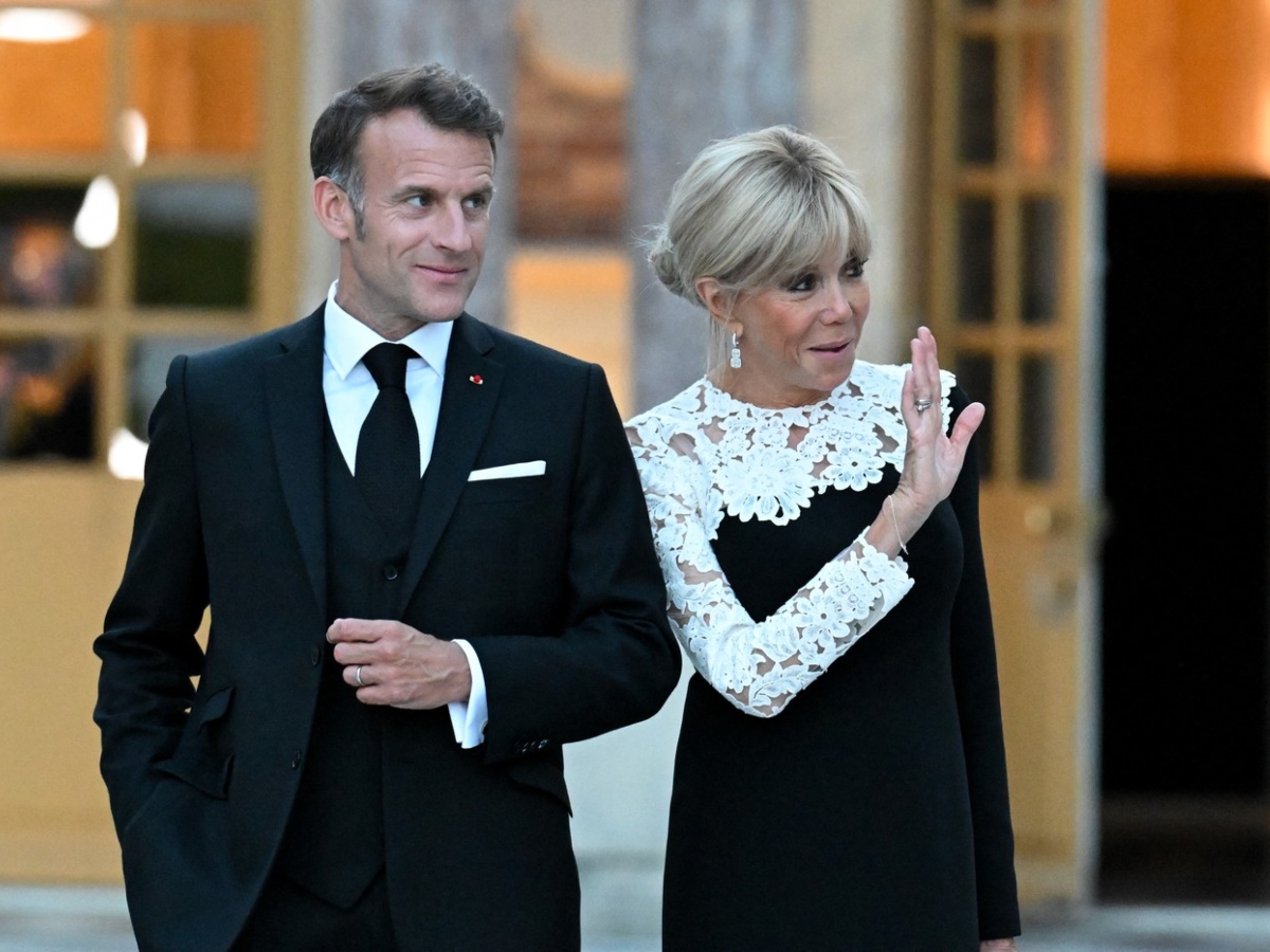 Η Brigitte Macron υποδέχτηκε τον Donald Trump στις Βερσαλλίες με το απόλυτο sophisticated fashion statement