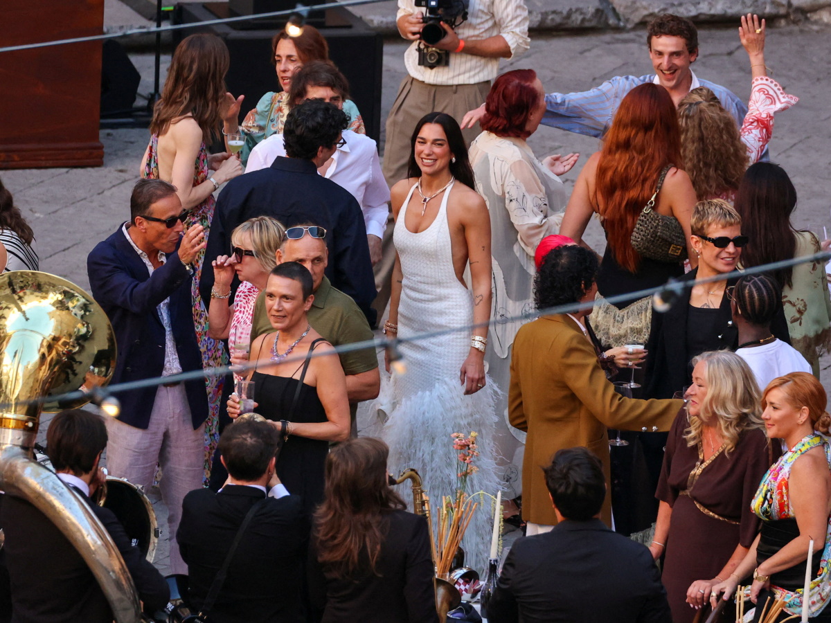 Dua Lipa και Callum Turner: Ξεκίνησε το γαμήλιο πάρτι τους στο Παλέρμο – Οι πρώτες φωτογραφίες