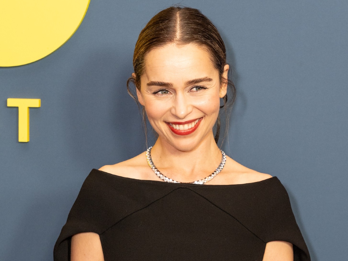 Blunt bob και soft glam μακιγιάζ: Η Emilia Clarke στην τελευταία της εμφάνιση δίνει μαθήματα κομψότητας