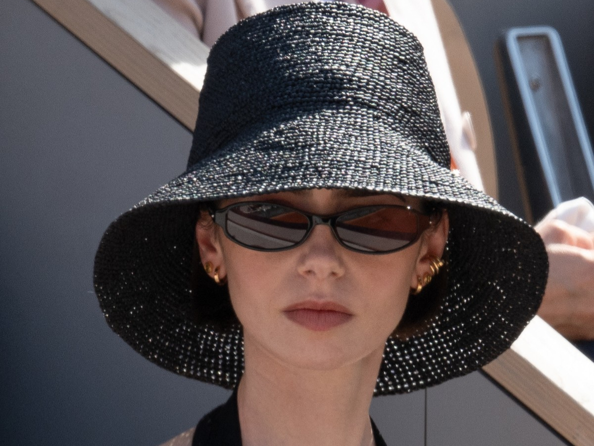 Lily Collins:Το καπέλο που έκλεψε τις εντυπώσεις στο Roland Garros
