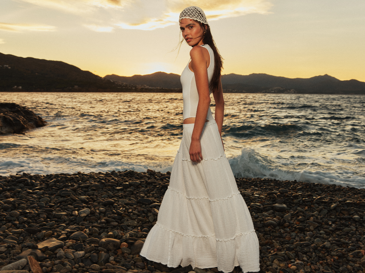 Mediterranean light: Η Stradivarius μας ταξιδεύει στο χρυσαφένιο καλοκαίρι