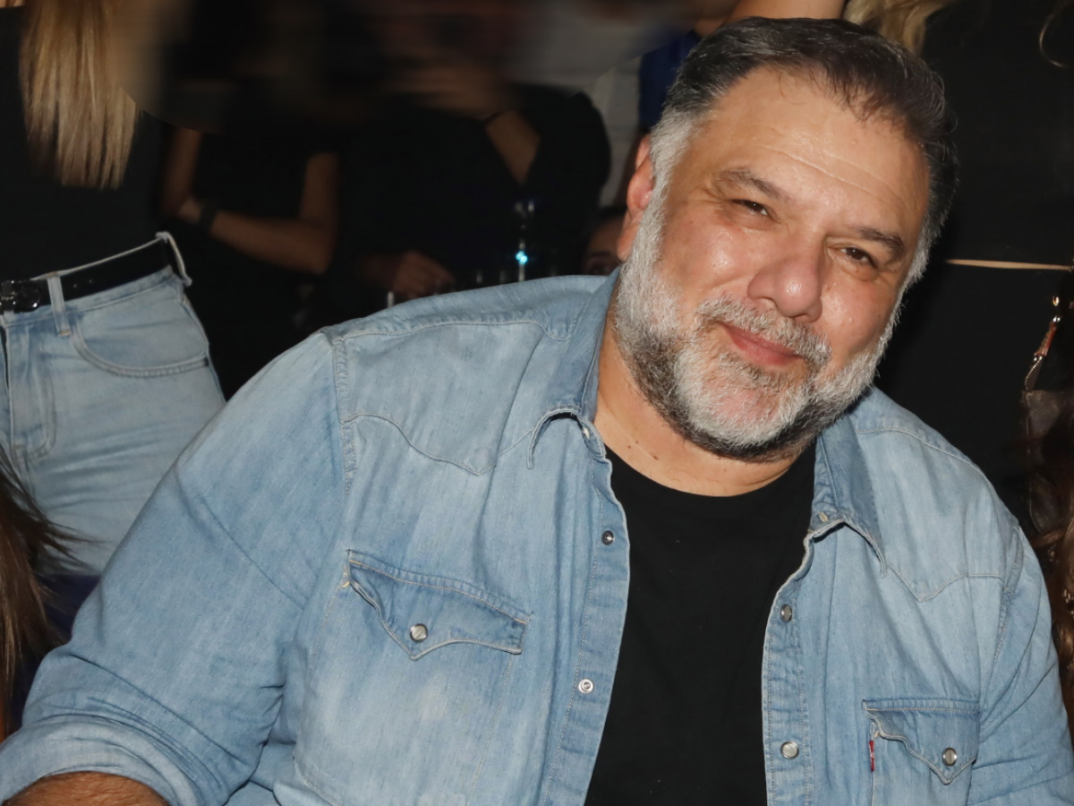 Γρηγόρης Αρναούτογλου: «Οι πόνοι ήταν σαν της γέννας – Εντάξει δεν έχω γεννήσει, μόνο αυτό δεν έχω κάνει τηλεοπτικά»