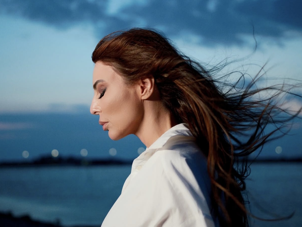 Κέλλυ Κελεκίδου: Συγκινεί με το videoclip για το νέο της τραγούδι, «Καλέ Μου Άγγελε»