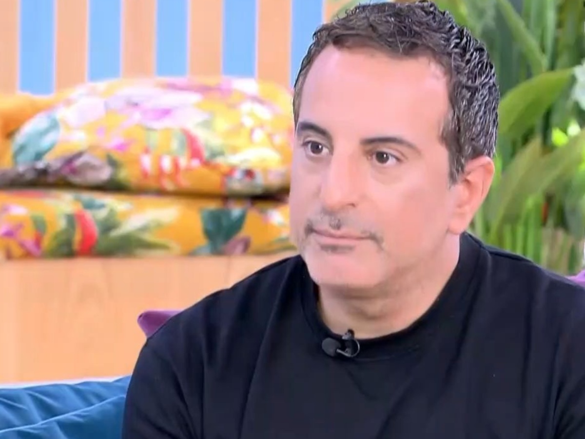Στέλιος Κουδουνάρης: «Το να φοράει κάποιος πολλά brands είναι δείγμα νεοπλουτισμού, δεν το κατηγορώ όμως»