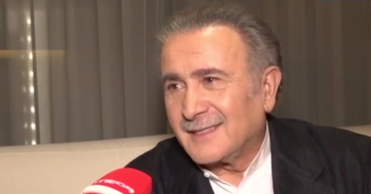 Λάκης Λαζόπουλος: «Η μάνα μου με πήγαινε στα πανηγύρια, μου αρέσουν αλλά δεν πάω γιατί ντρέπομαι»