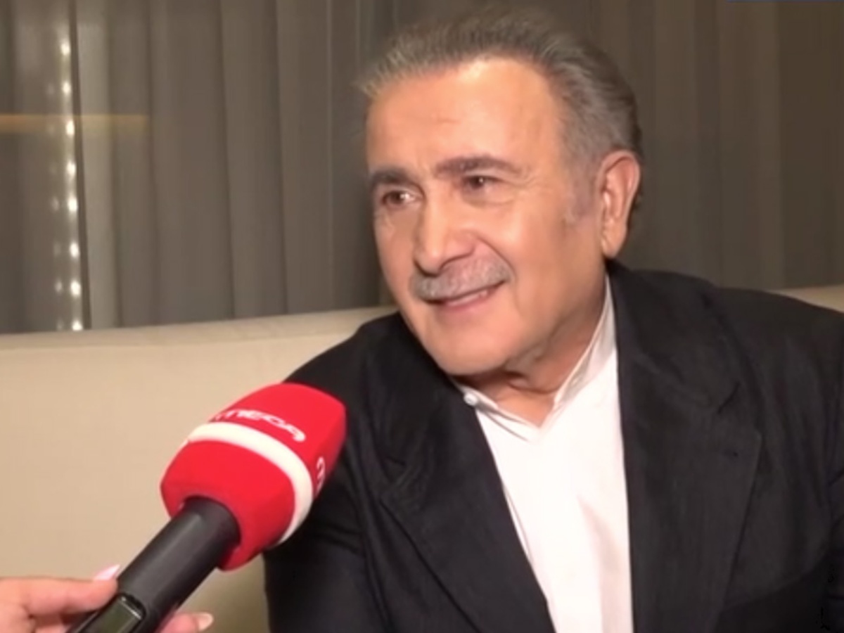 Λάκης Λαζόπουλος: «Η μάνα μου με πήγαινε στα πανηγύρια, μου αρέσουν αλλά δεν πάω γιατί ντρέπομαι»