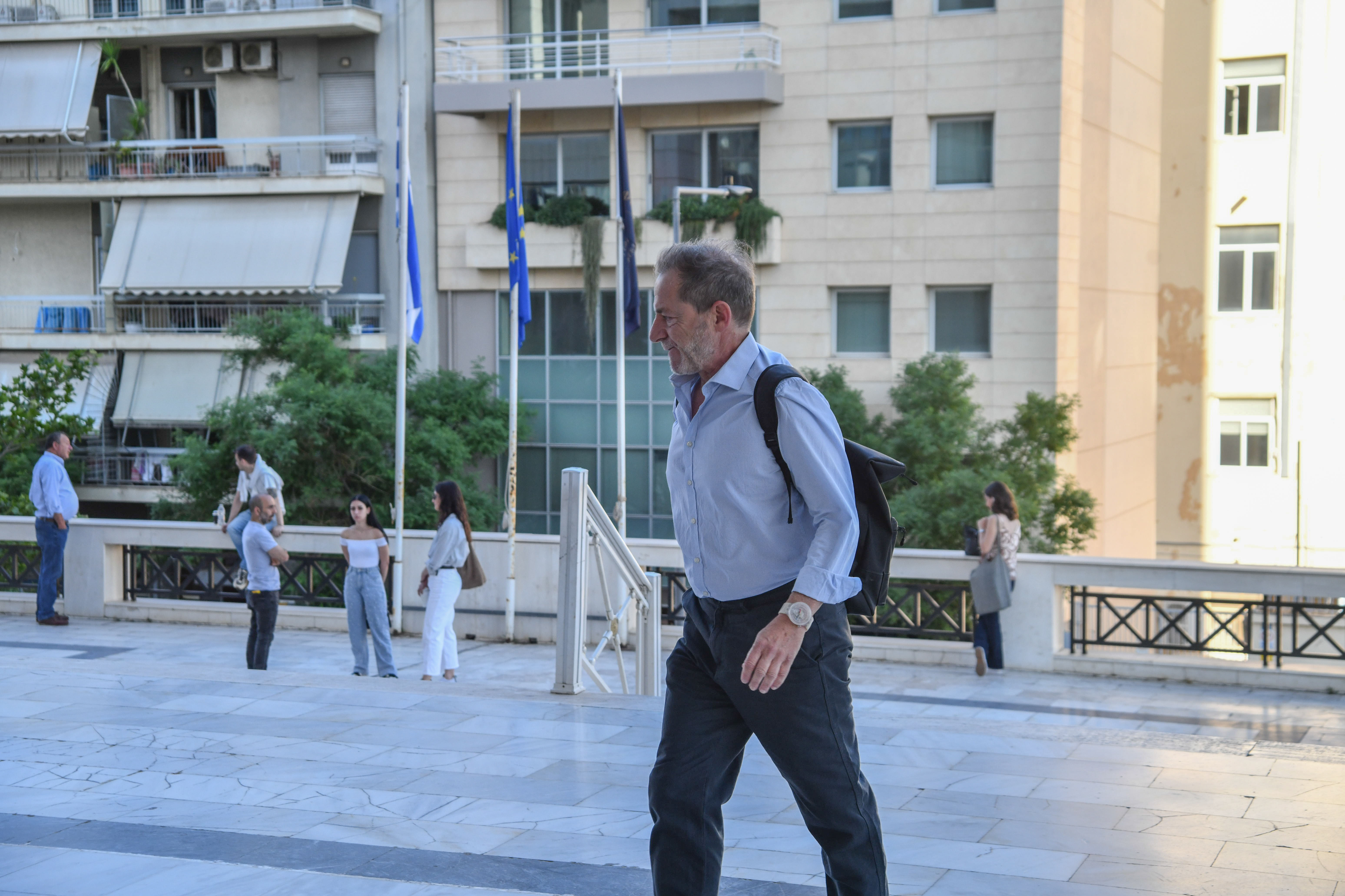 Δημήτρης Λιγνάδης: Ξεκινά η δίκη για τους βιασμούς ανηλίκων – Η άφιξή του στο Εφετείο