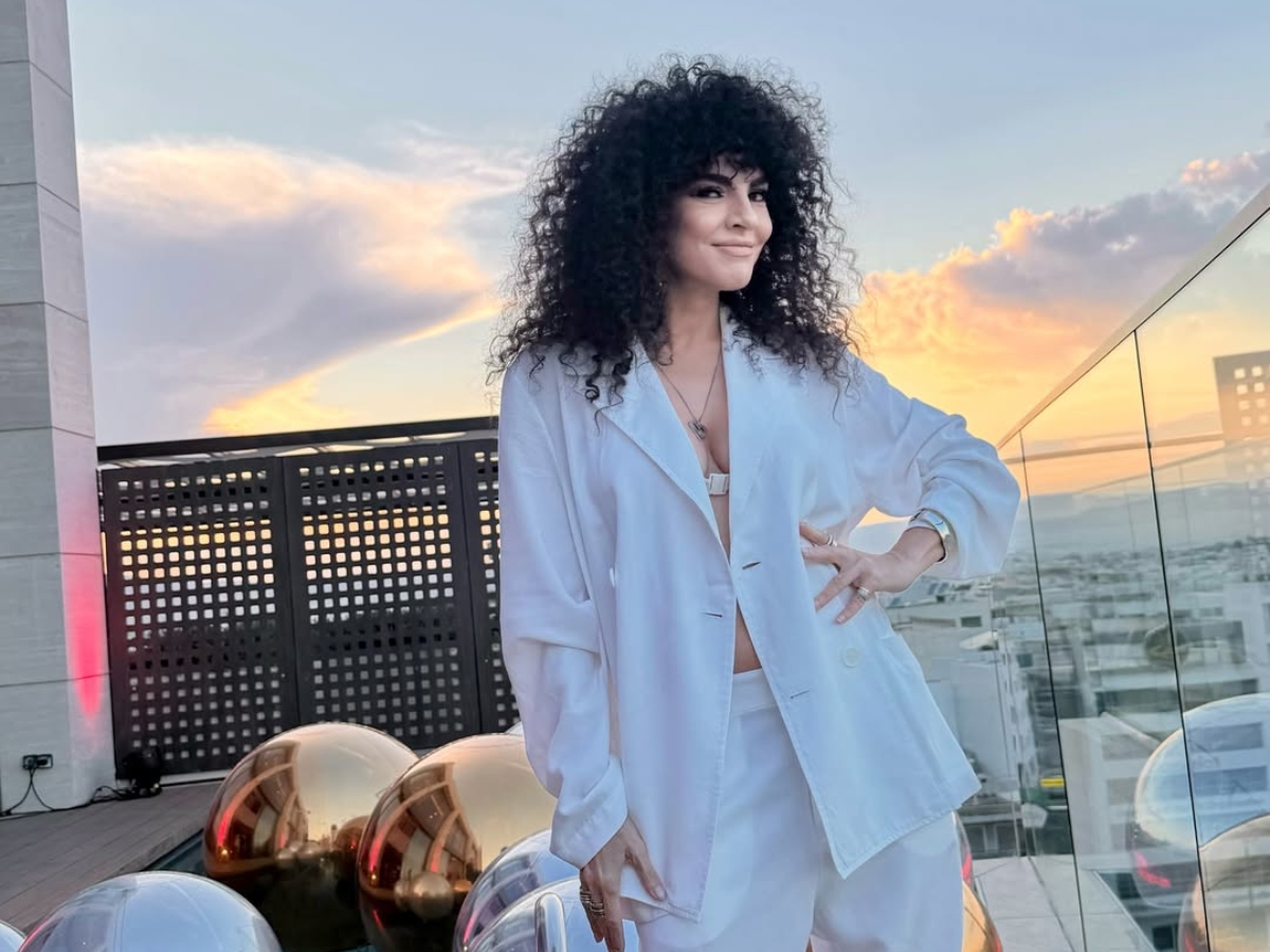H Μαρία Σολωμού εμφανίστηκε στα MAD VMA 2026 με wet look bob και είναι ό,τι πιο edgy έχεις δει τελευταία
