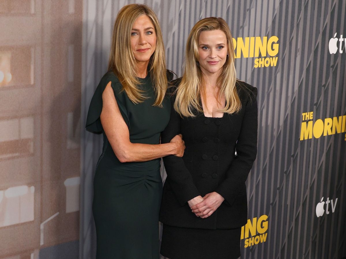 H δυναμική του μαύρου: Jennifer Aniston και Reese Witherspoon απέδειξαν τη διαχρονική κομψότητά του