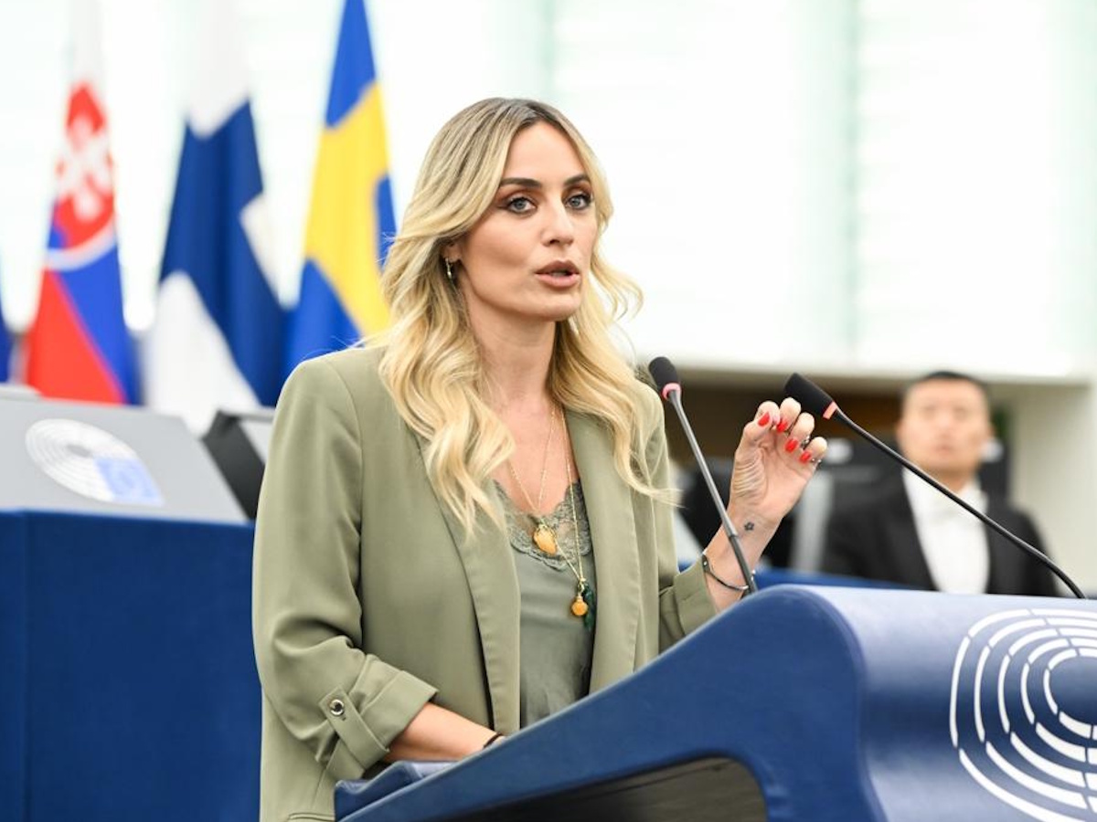 Ελεονώρα Μελέτη: «Για όνομα του Θεού! Είναι χυδαίο ανήλικα παιδιά να γίνονται influencers με τους περήφανους γονείς να χειροκροτούν»
