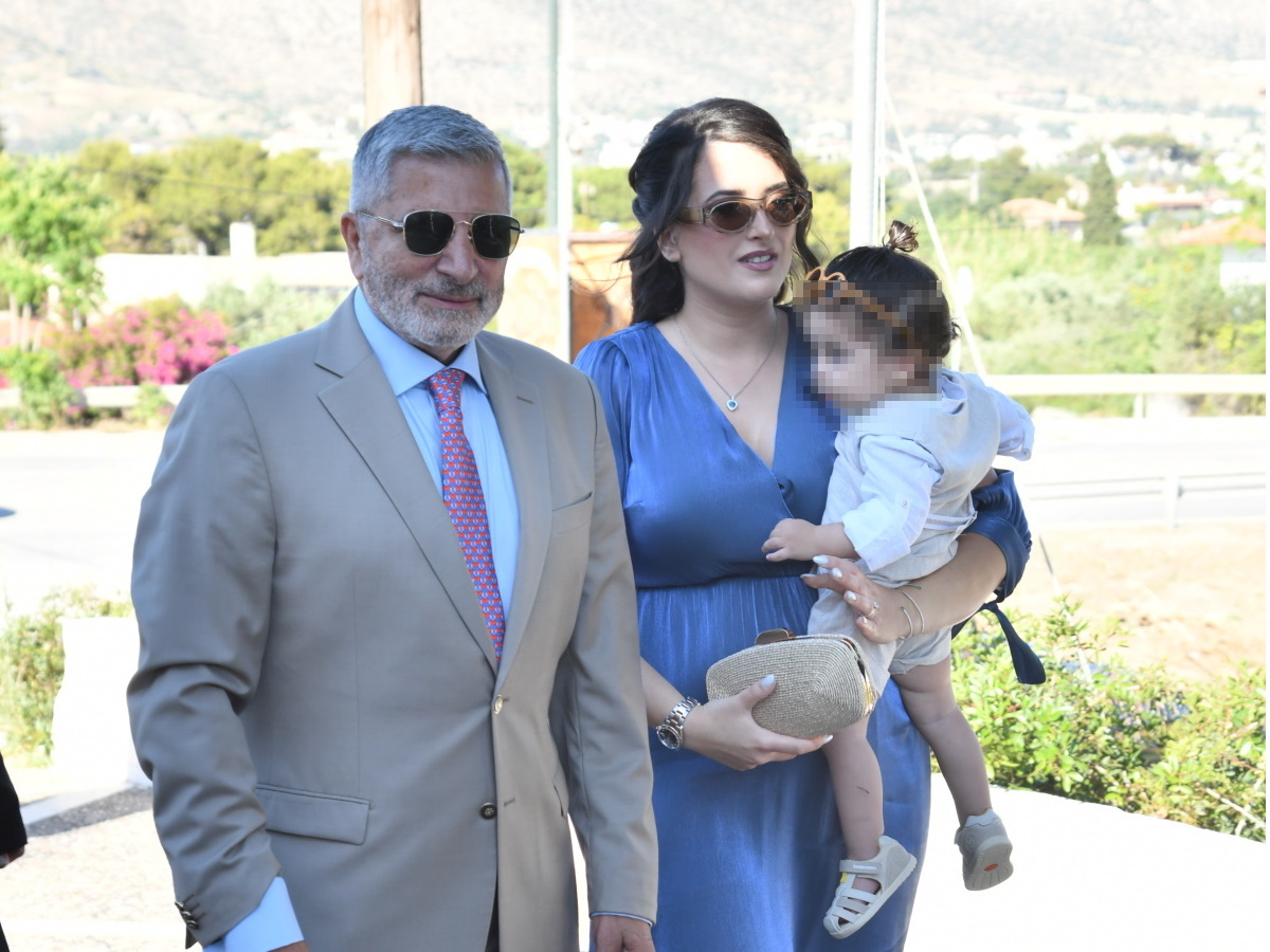 Γιώργος Πατούλης και Νάνσυ Κοιλού βάφτισαν τον 1,5 έτους γιο τους – Φωτογραφίες TLIFE