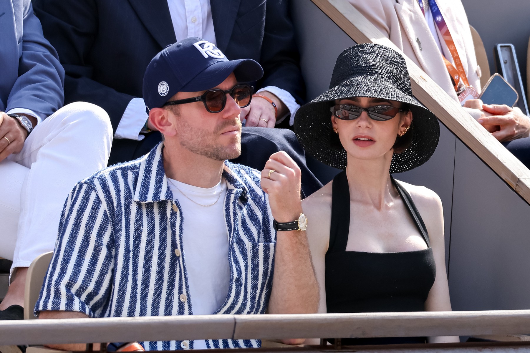 Lily Collins:Το καπέλο που έκλεψε τις εντυπώσεις στο Roland 