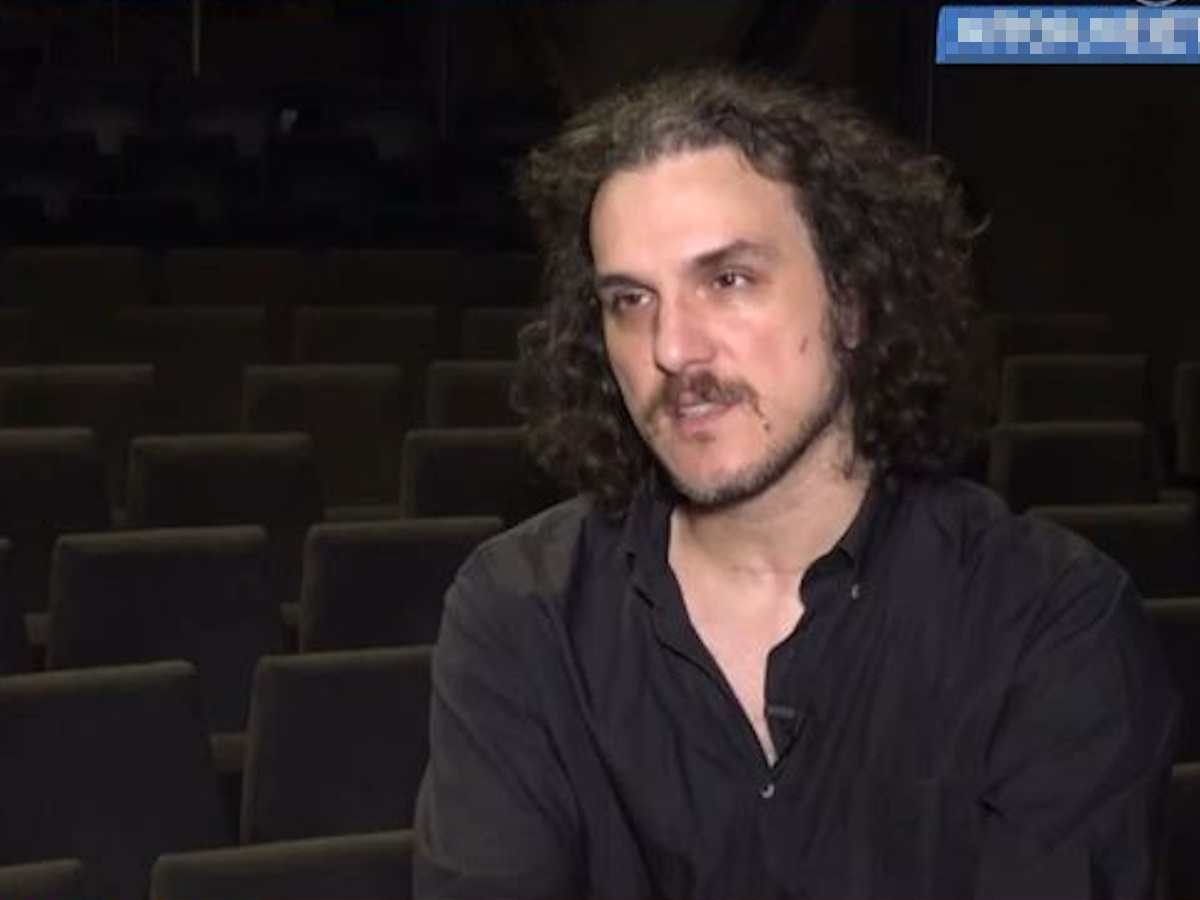 Αιμιλιανός Σταματάκης: «Αφιερώθηκα στο θέατρο, δεν σνομπάρω την τηλεόραση – Έχω βιώσει απορρίψεις»