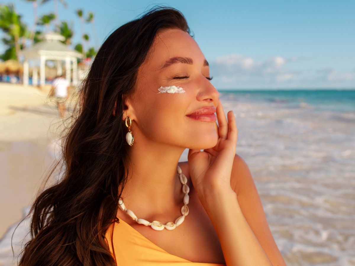 Sunscreen cocktailing: Mήπως το να αναμειγνύεις τα αντηλιακά σου δεν είναι και πολύ καλή ιδέα;