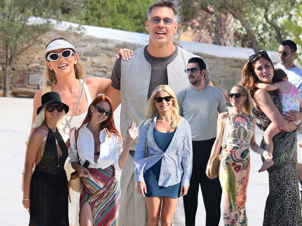 Αθηνά Οικονομάκου – Μπρούνο Τσερέλα: Οι αφίξεις στο pre-wedding party στην Πάρο! Οι celebrities που έδωσαν το «παρών»
