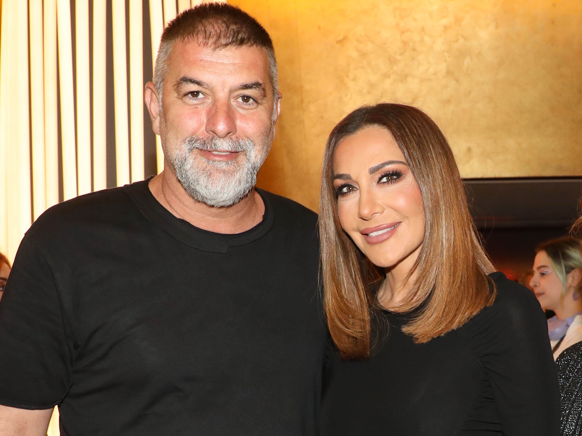 Δέσποινα Βανδή: Με νέο look και τον Βασίλη Μπισμπίκη στο πλευρό της στην απονομή των βραβείων Ίρις