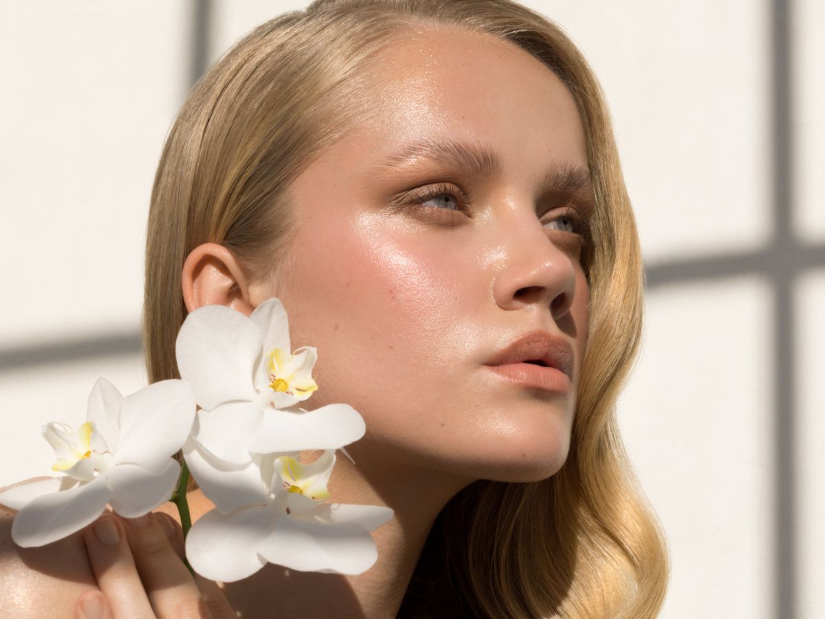 Το water-based skin tint που χαρίζει φυσική λάμψη και δύσκολα θα αποχωριστείς αυτή τη σεζόν
