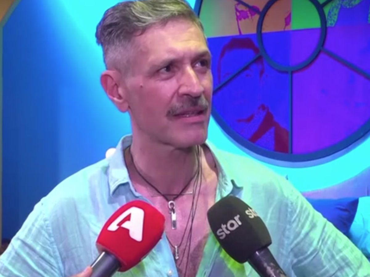 Αιμίλιος Χειλάκης: «Η τελευταία παράσταση που είδε η μητέρα μου ήταν το 2002 – Είχε κινητικά προβλήματα»