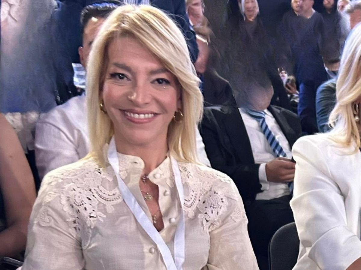 Αφροδίτη Νέστορα: Ποιο είναι το στέλεχος της Νέας Δημοκρατίας που έχασε τη μητέρα της σε εμπρηστική επίθεση