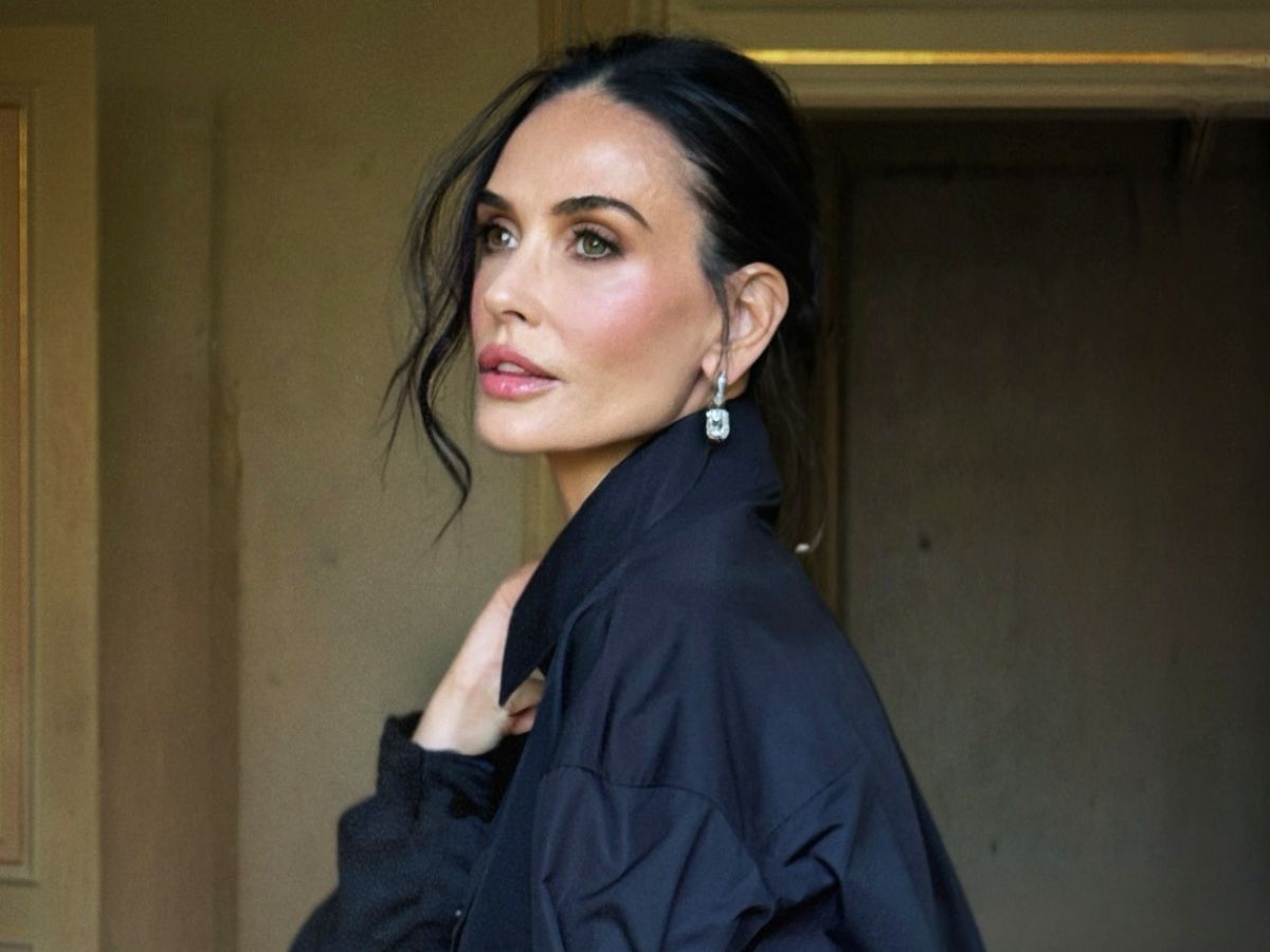 Το «Ballerina Off-Duty Bun» της Demi Moore είναι το πιο chic χτένισμα για τις βραδινές εξόδους σου