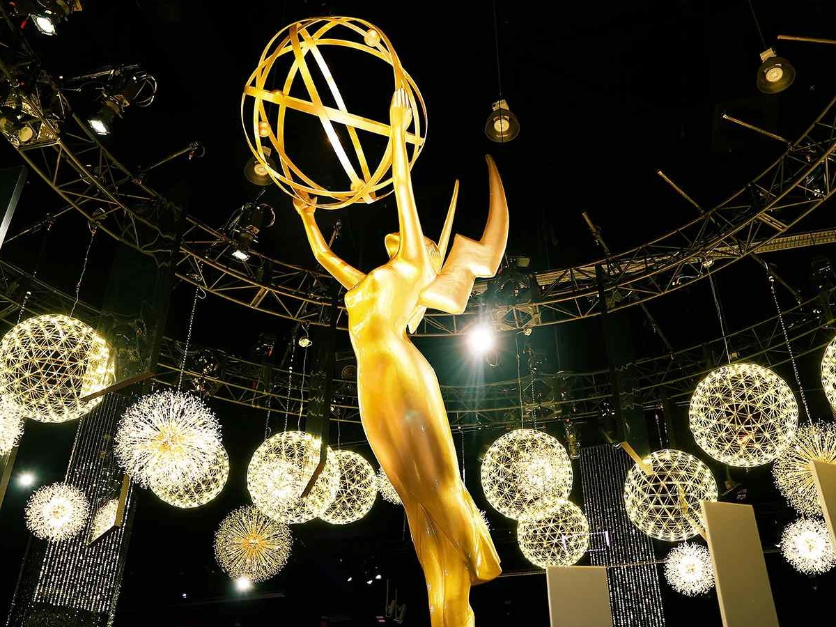 Emmy Awards 2026: Ανακοινώθηκαν οι υποψηφιότητες – Οι σειρές και οι stars που διεκδικούν το χρυσό αγαλματίδιο