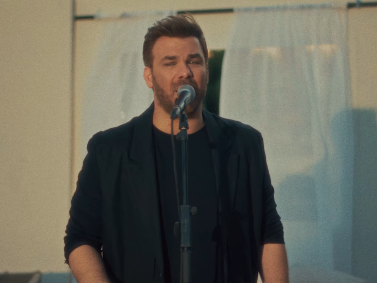 Γιώργος Σαμπάνης: Το πρωτότυπο video με τη συμμετοχή του κόσμου για το «Τι Θέλω Εγώ Με Σένα»