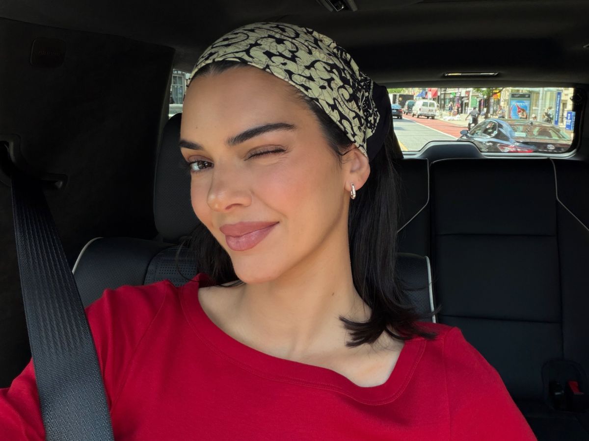 Kendall Jenner, Elle Fanning και Zendaya μας δείχνουν πως αναβαθμίζουν το χτένισμά τους το καλοκαίρι με μια κίνηση