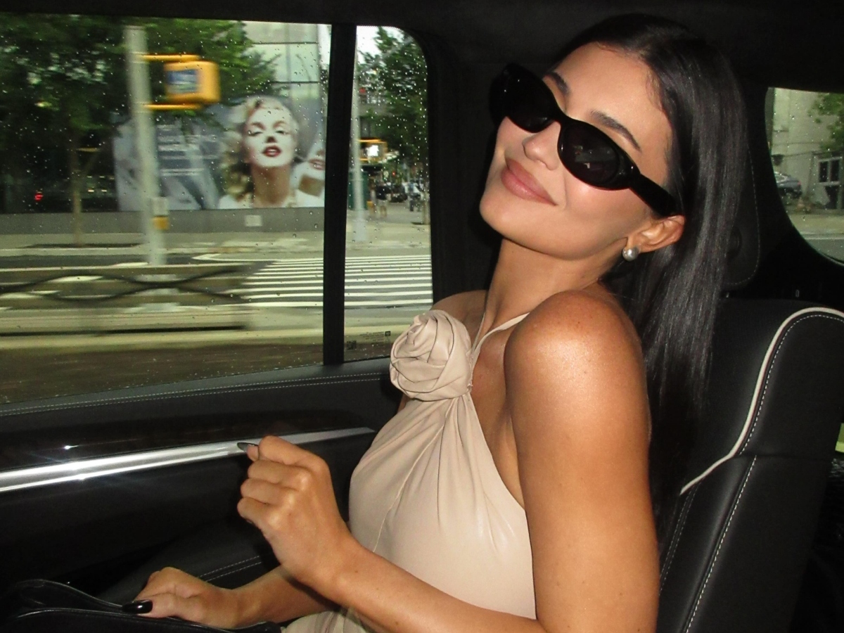 Το μανικιούρ της Kylie Jenner είναι για εσένα που βαρέθηκες τις παστέλ αποχρώσεις και αποφεύγεις τις vibrant