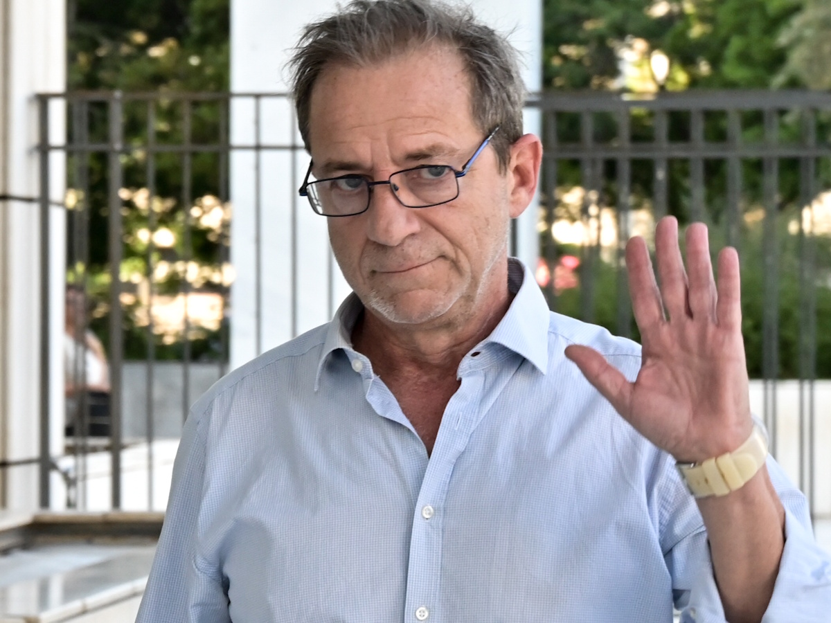 Δίκη Δημήτρη Λιγνάδη: Σοκάρει ο πρώτος καταγγέλλων: «Με ρίχνει μπρούμυτα, μου κατεβάζει τα παντελόνια και με κακοποίησε»
