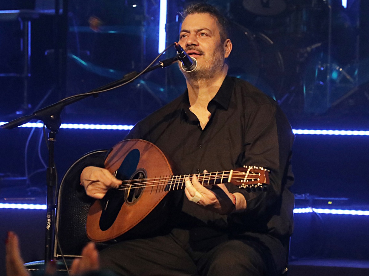 Μανώλης Κονταρός: Ακύρωσε εμφάνισή του στο Ρέθυμνο λόγω των καταστροφικών πυρκαγιών
