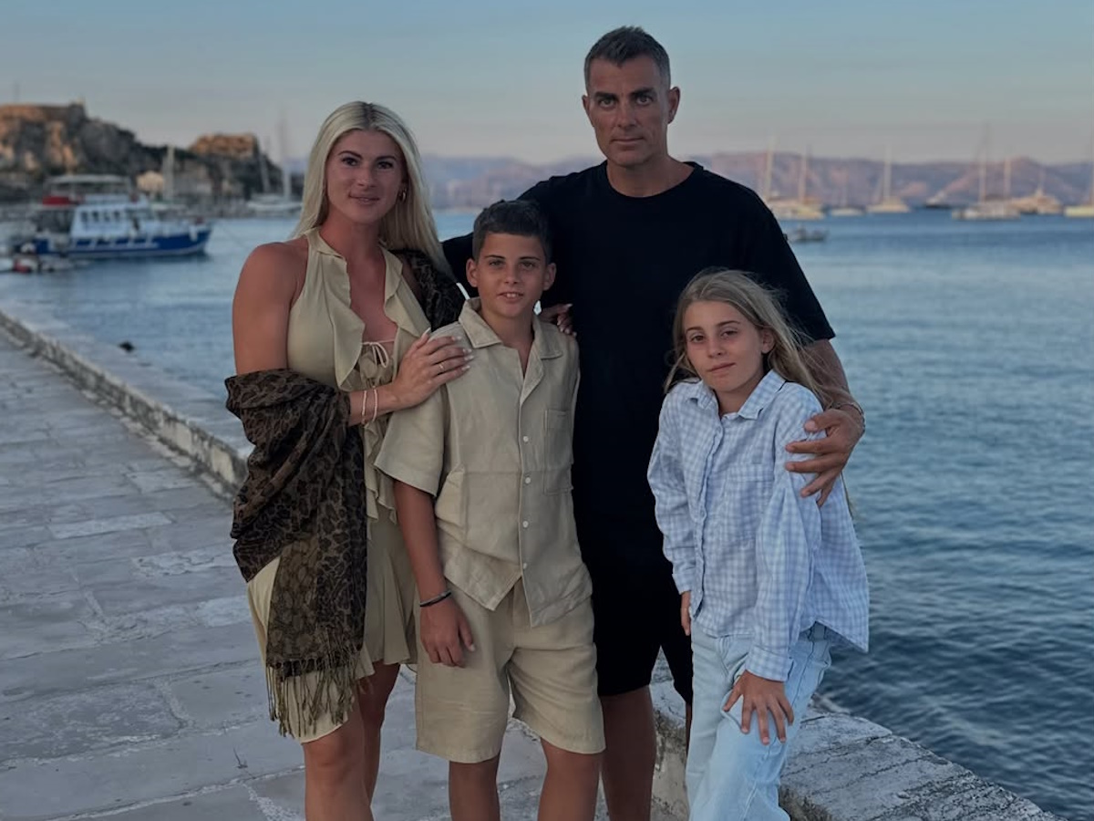 Στέλιος Χανταμπάκης – Όλγα Πηλιάκη: Διακοπές στην Κέρκυρα με τα παιδιά τους – Φωτογραφίες