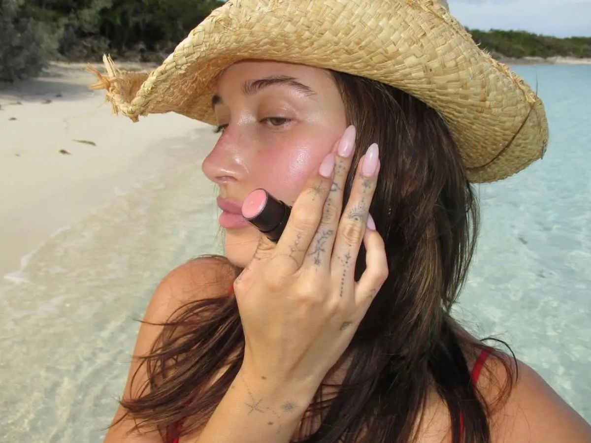 Water-Like Makeup: Η φρέσκια, καλοκαιρινή εκδοχή του glass skin γίνεται ανάρπαστη