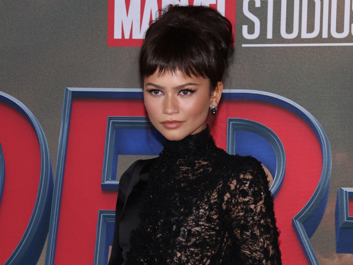 Fig Lips: Η Zendaya κάνει viral τη νέα απόχρωση χειλιών που αντικαθιστά τα nude