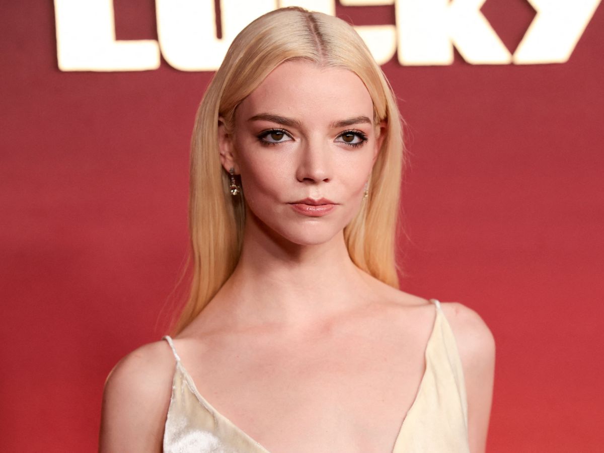 Anya Taylor-Joy: Αποχωρίστηκε τα μακριά μαλλιά της και υιοθέτησε ένα micro bob για χάρη του νέου της ρόλου