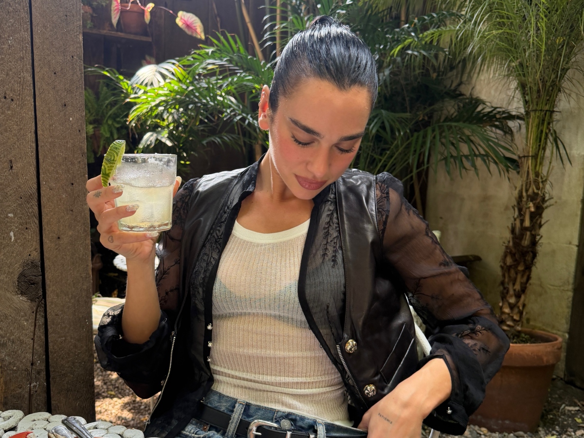 Dot nails: Η Dua Lipa υιοθέτησε την τάση με δύο υπέροχους διαφορετικούς τρόπους