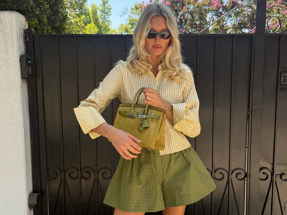 Butter Yellow και Olive Green: Η Elsa Hosk υπογράφει τον πιο sophisticated χρωματικό συνδυασμό με mix n’ match μοτίβα